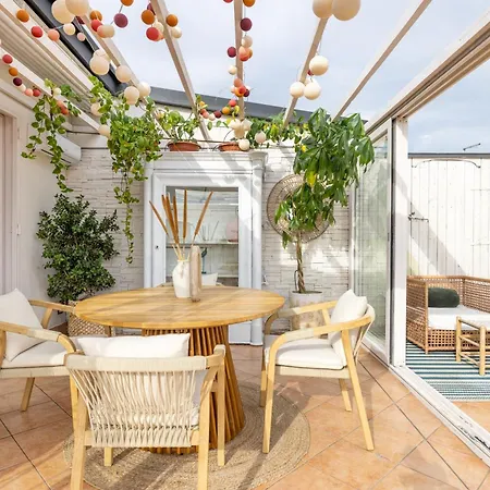 Aria Penthouse & Garden *